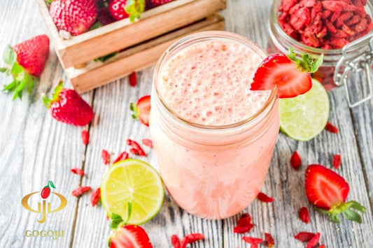 Spiced Strawberry Goji Smoothie
